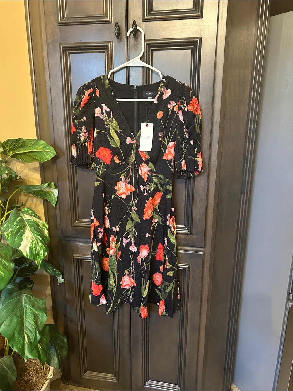 Ted Baker Black Multi Sienno Puff Sleeve Floral Print Tea V-Neck Mini Dress
